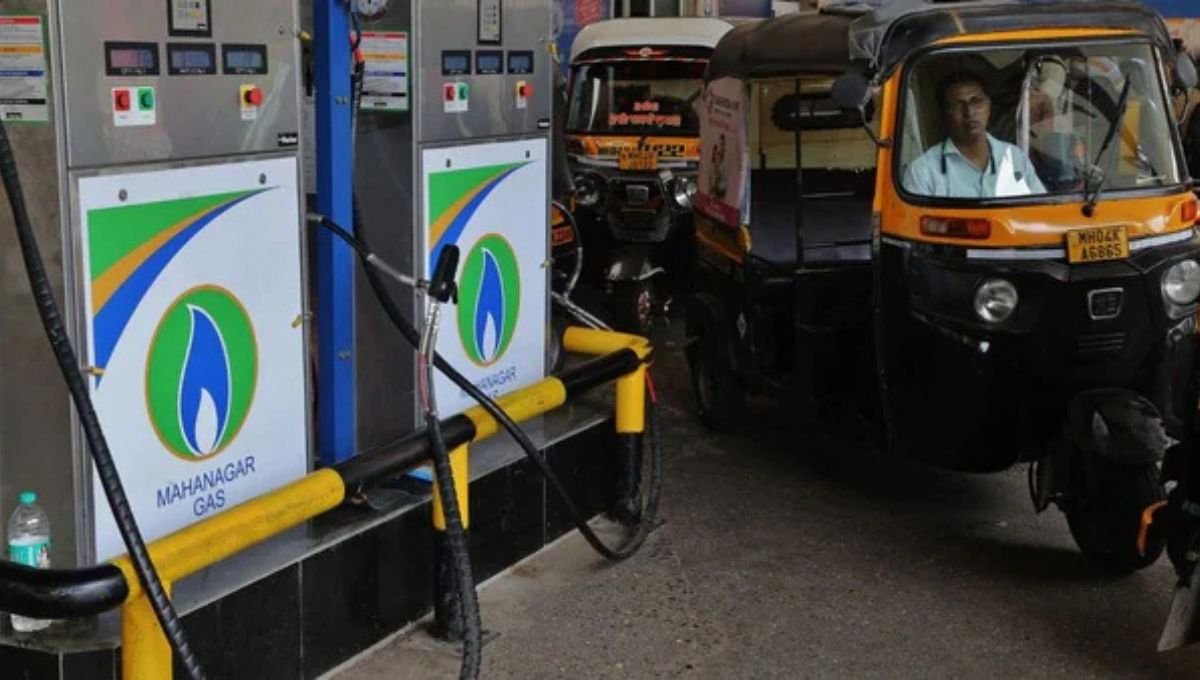 दिल्ली में फिर बढ़े CNG के दाम, 11 दिनों में तीसरी बार महंगी हुई गैस 2 CNG