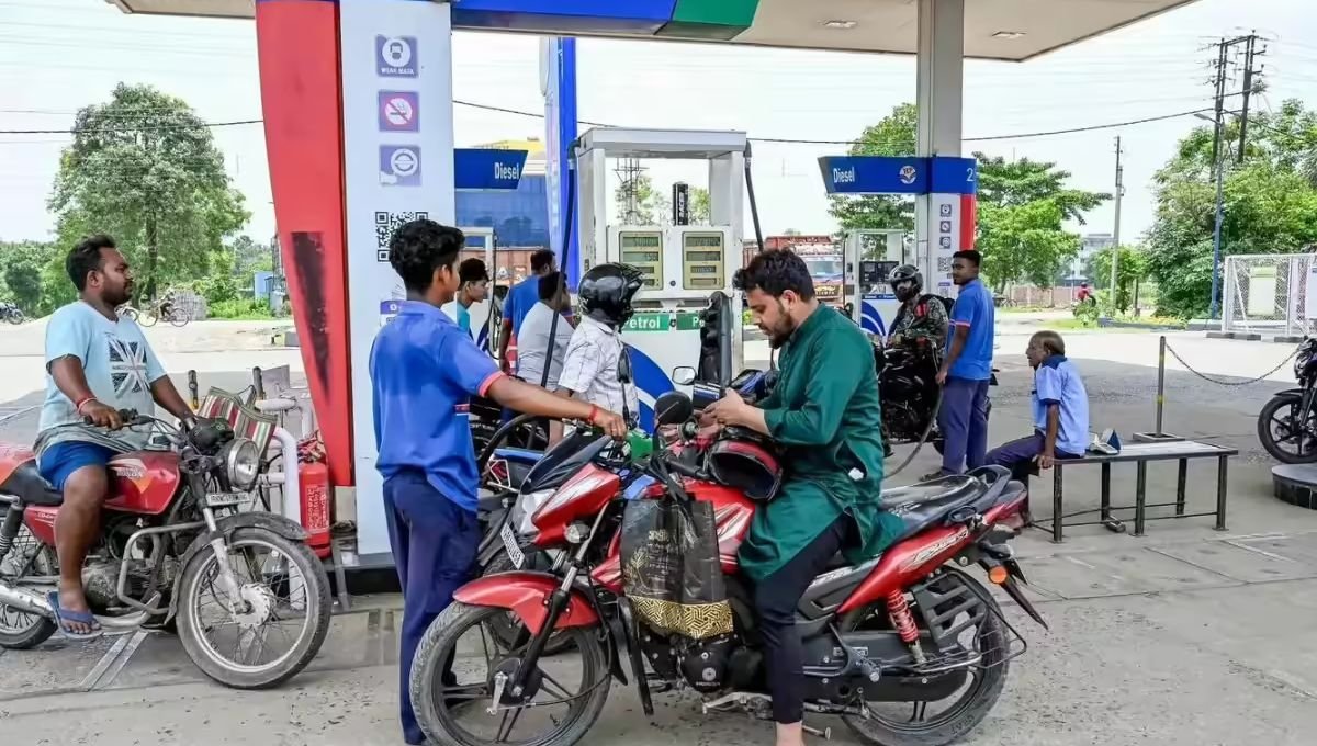 Petrol Diesel महंगा होने से तेल कंपनियों को मिली राहत, रोज का घाटा घटकर ₹600 करोड़ हुआ 2 Petrol Diesel