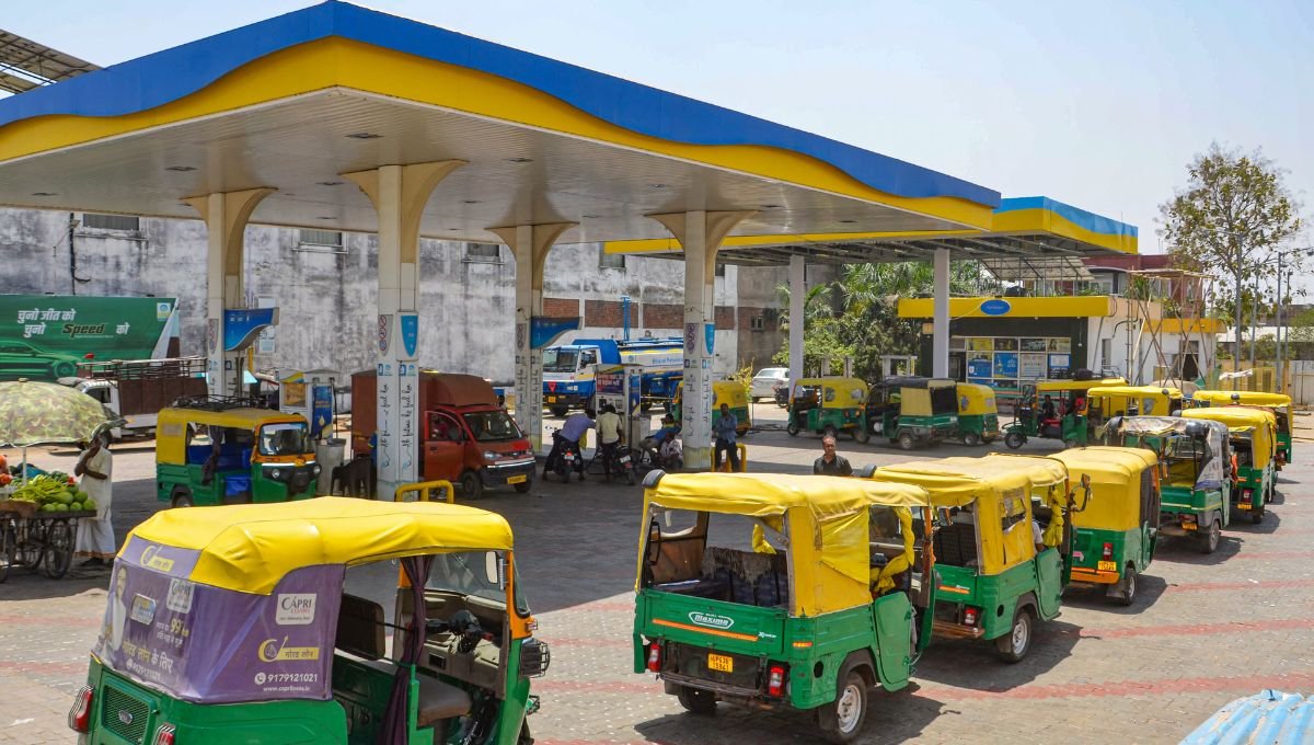दिल्ली में फिर बढ़े CNG के दाम, 11 दिनों में तीसरी बार महंगी हुई गैस 3 CNG